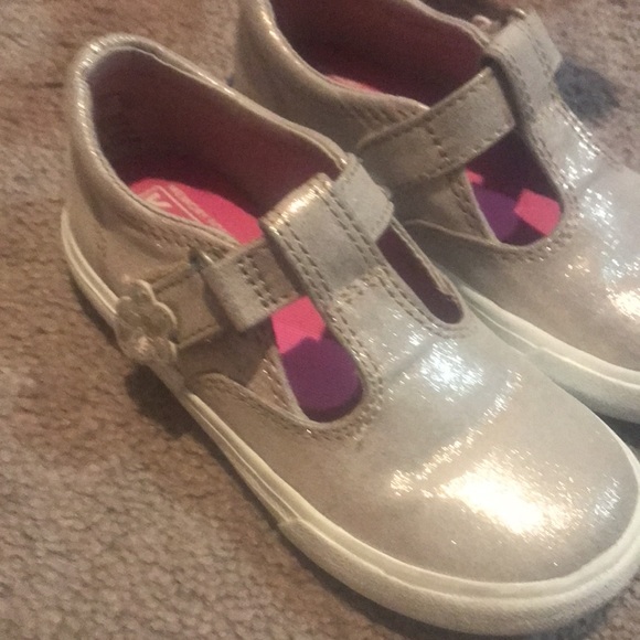 Toddler shoes size 7 high tops and size 8 slip on - Picture 6 of 7